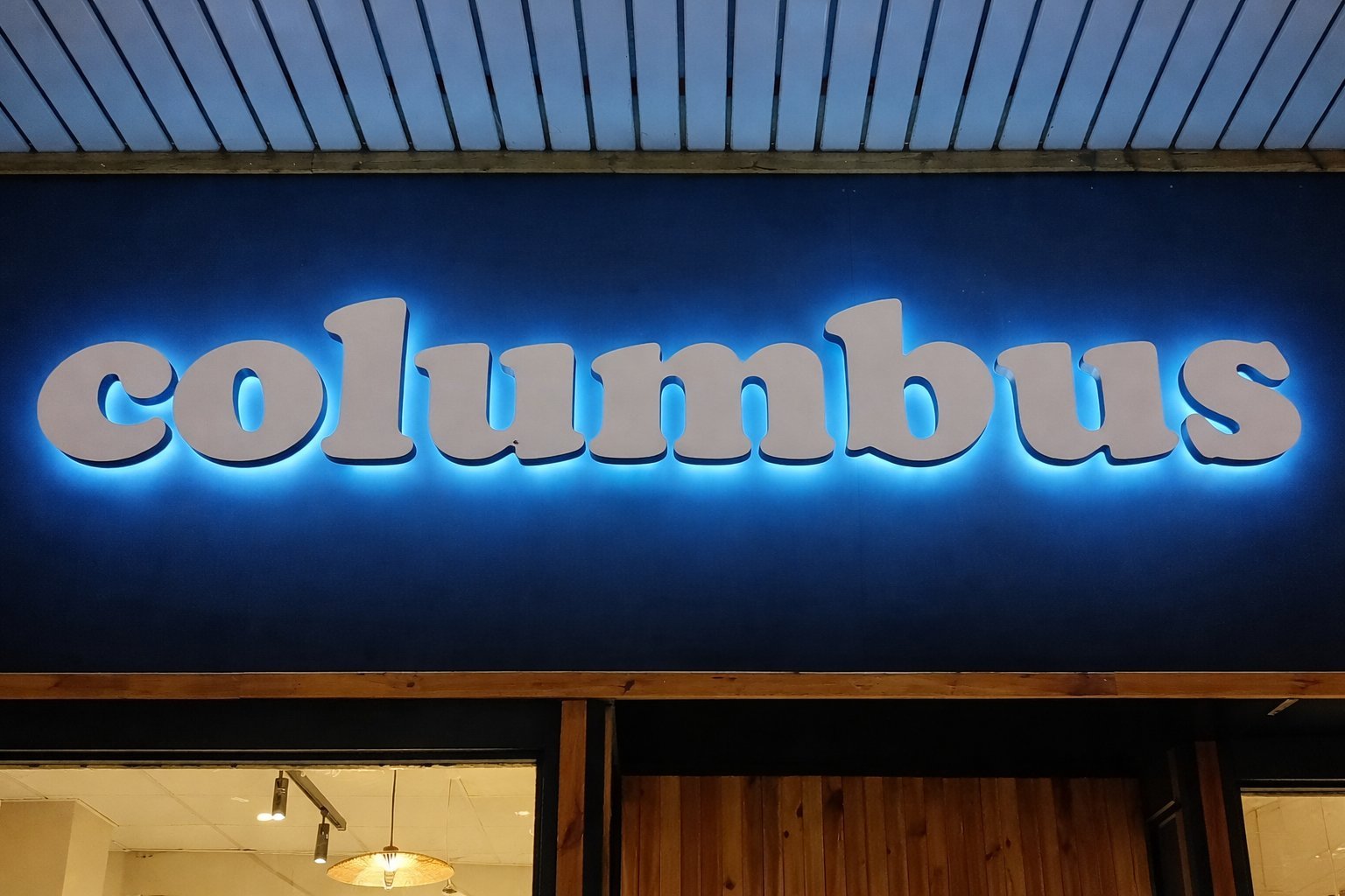 Enseigne lumineuse LED rétroéclairée — réalisation Activity Group